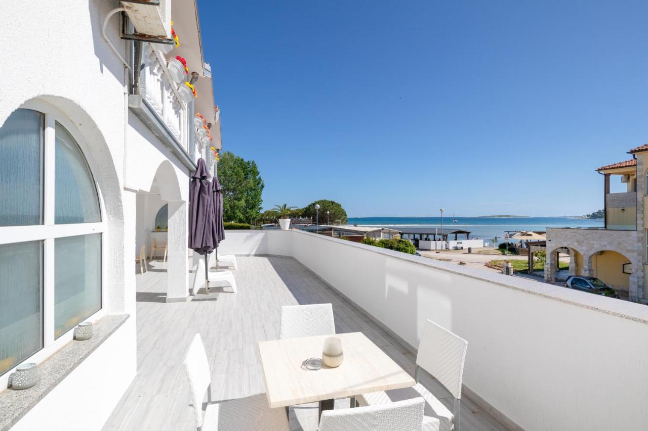 Apartments And Rooms Jakic Medulin Exterior foto
