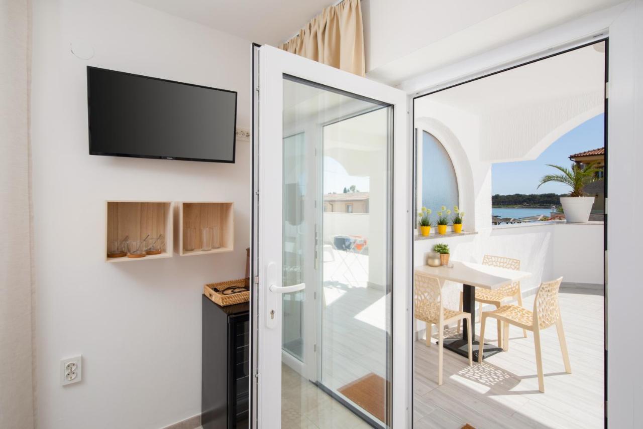 Apartments And Rooms Jakic Medulin Exterior foto