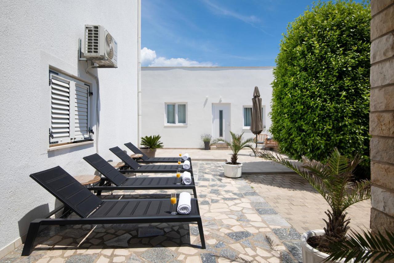 Apartments And Rooms Jakic Medulin Exterior foto