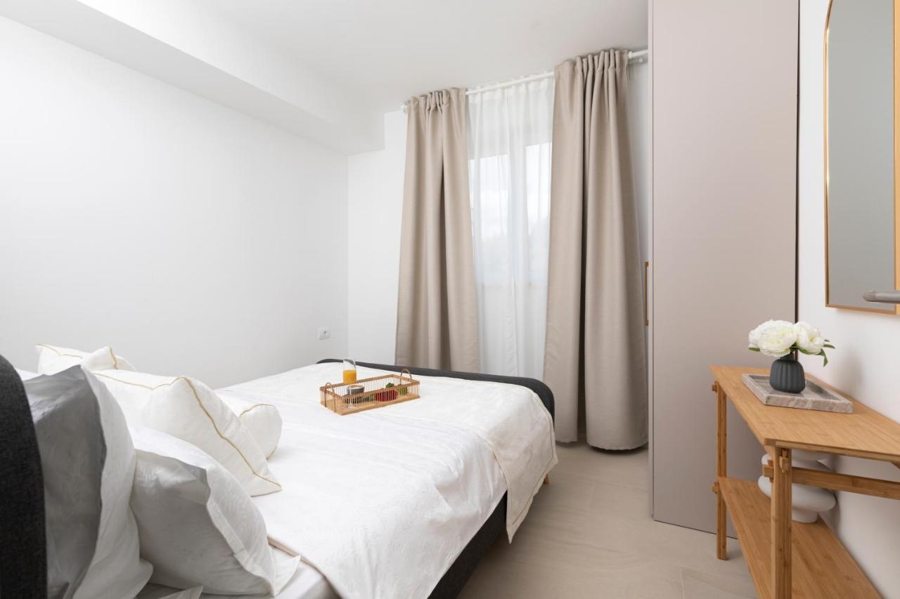 Apartments And Rooms Jakic Medulin Exterior foto