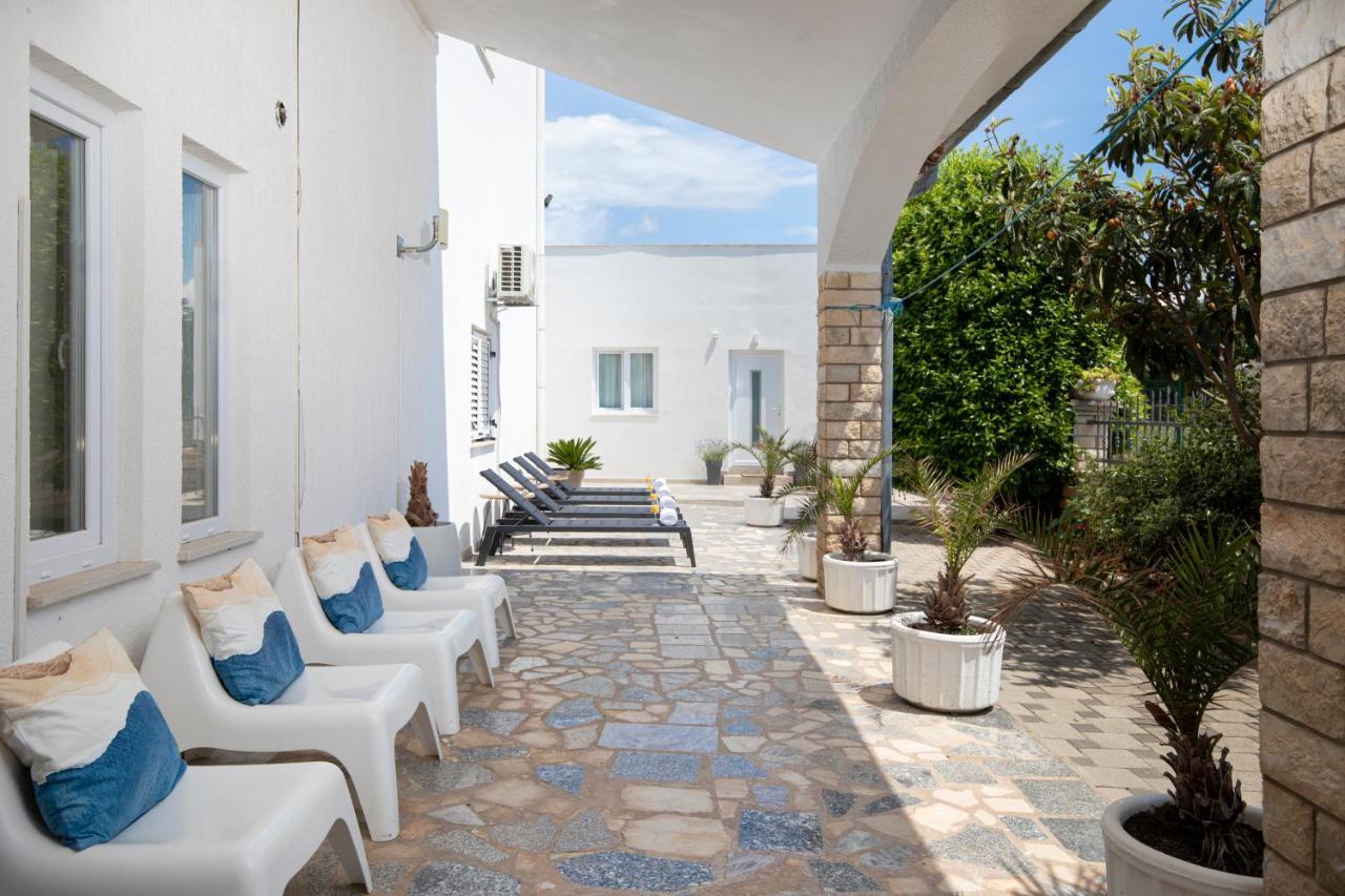 Apartments And Rooms Jakic Medulin Exterior foto
